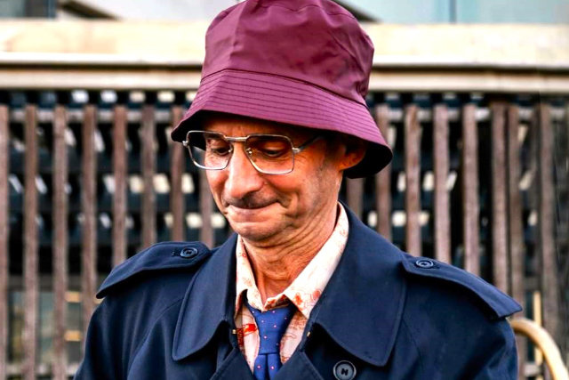 El Flaco, de El Flaco Circus con sombrero